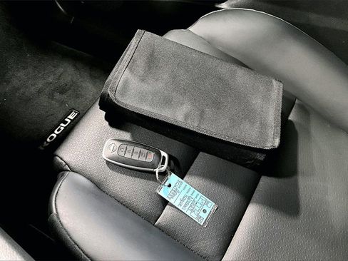 Used 2023 Nissan Rogue SV w/ SV Premium Package image 32