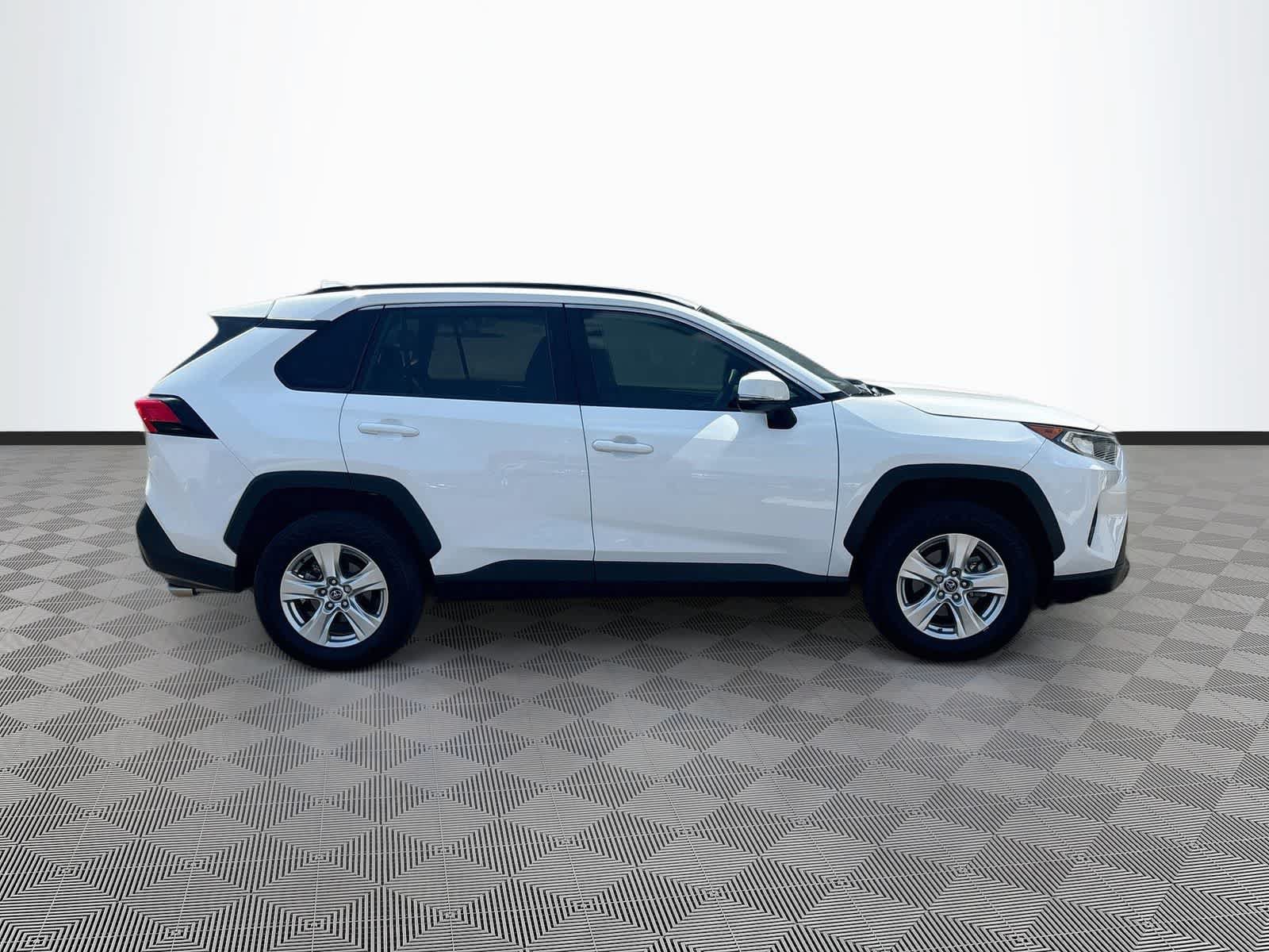 Used 2021 Toyota RAV4 XLE w/ Convenience Package FWD image 4