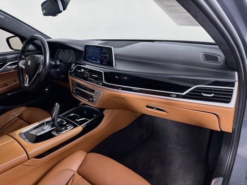 Used 2018 BMW 750i xDrive AWD/4WD image 32