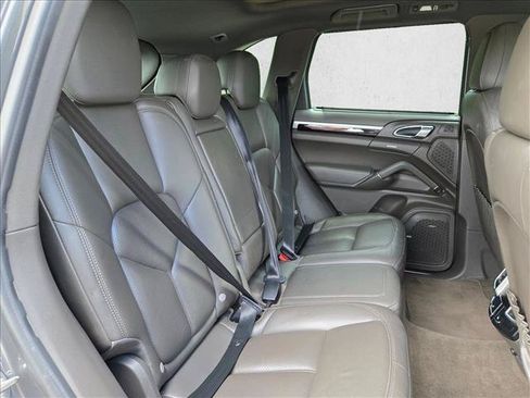 Used 2016 Porsche Cayenne AWD/4WD image 20