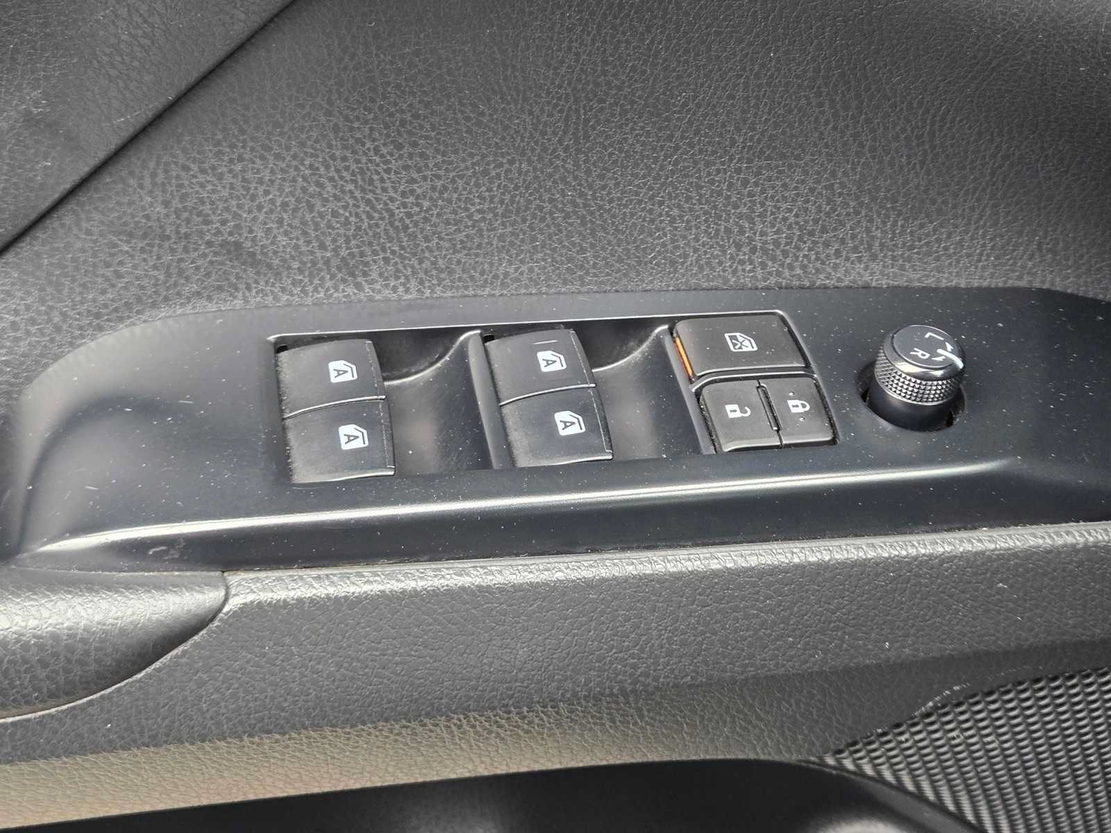 Used 2020 Toyota Camry SE FWD image 27