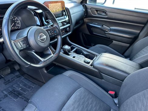 Used 2024 Nissan Pathfinder SV image 10