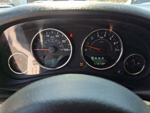 Used 2017 Jeep Wrangler Unlimited Rubicon w/ Connectivity Group image 21