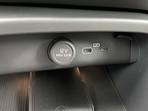 New 2026 Volvo XC40 B4 Plus w/ Protection Package Premier image 24