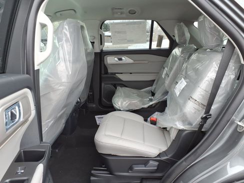New 2026 Ford Explorer Active w/ Active Comfort Package image 6