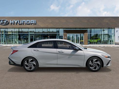 Certified 2025 Hyundai Elantra Sport image 7