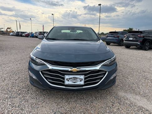 Used 2025 Chevrolet Malibu LT FWD image 3