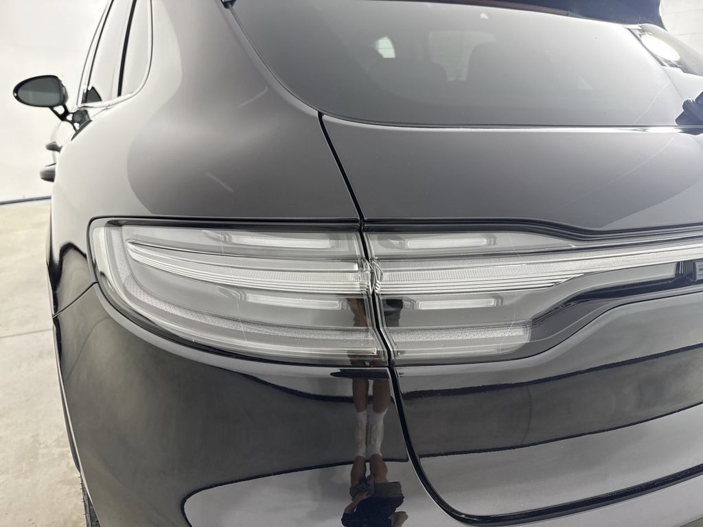 Certified 2023 Porsche Macan AWD/4WD image 18