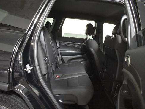 Used 2018 Jeep Grand Cherokee Laredo AWD/4WD image 34