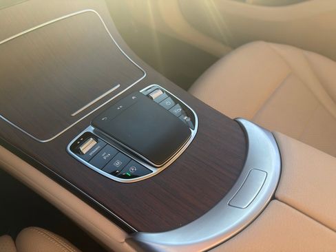 Used 2022 Mercedes-Benz GLC 300 4MATIC image 23