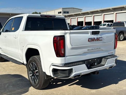 Used 2024 GMC Sierra 1500 AT4 w/ Technology Package image 4