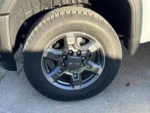 New 2026 GMC Sierra 2500 SLT w/ SLT Premium Package image 17