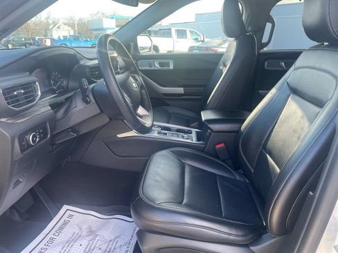Used 2023 Ford Explorer Limited AWD/4WD image 19