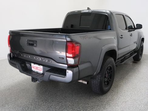 Used 2018 Toyota Tacoma TRD Sport w/ Technology Package RWD image 7