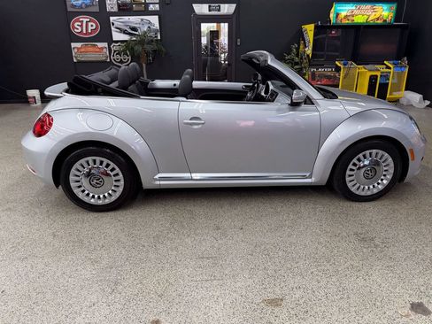 Used 2016 Volkswagen Beetle 1.8T S FWD image 10