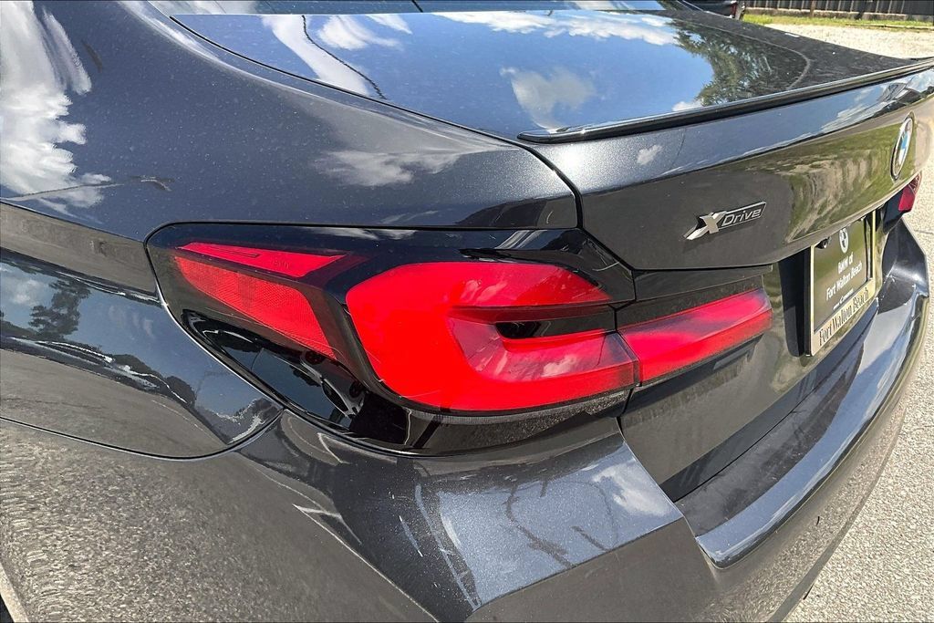 Used 2022 BMW M550i xDrive AWD/4WD image 19