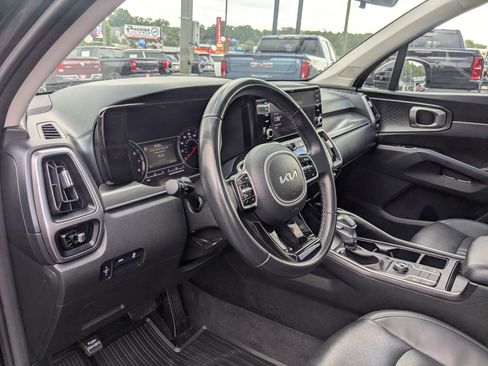 Used 2022 Kia Sorento S w/ Panoramic Sunroof Package FWD image 13