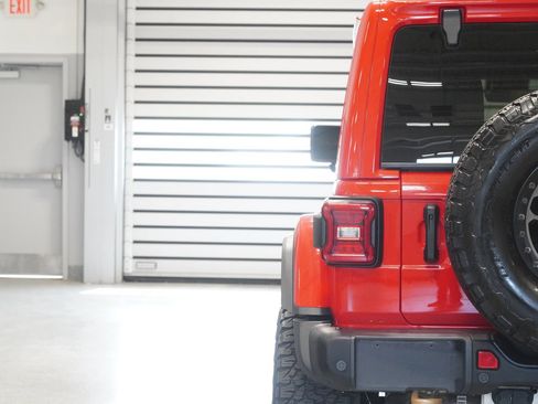 Used 2023 Jeep Wrangler Unlimited Rubicon 392 w/ Xtreme Recon 35" Tire Package AWD/4WD image 9
