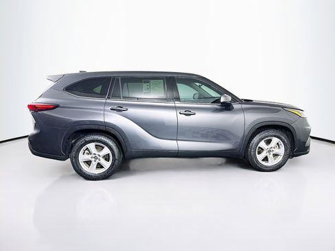 Used 2021 Toyota Highlander L image 10