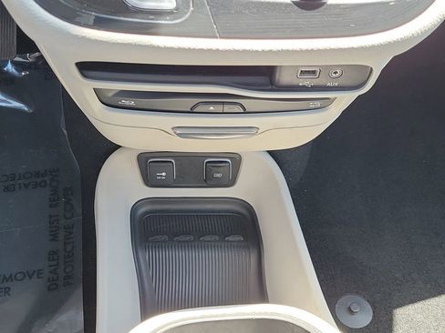 Used 2018 Chrysler Pacifica Limited w/ Advanced Safetytec Group FWD image 37