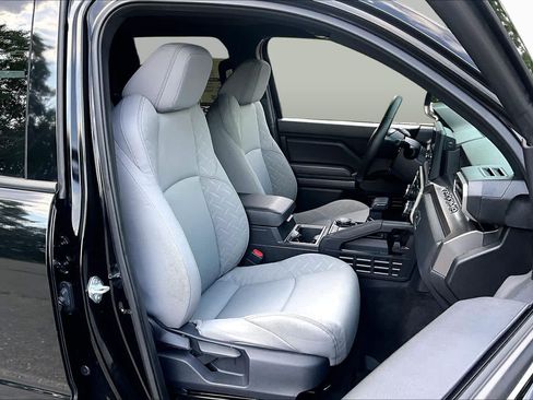 Certified 2025 Toyota Tacoma SR5 AWD/4WD image 8