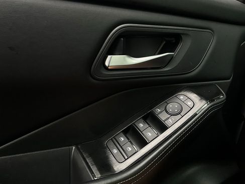 Used 2025 Nissan Rogue SV image 21