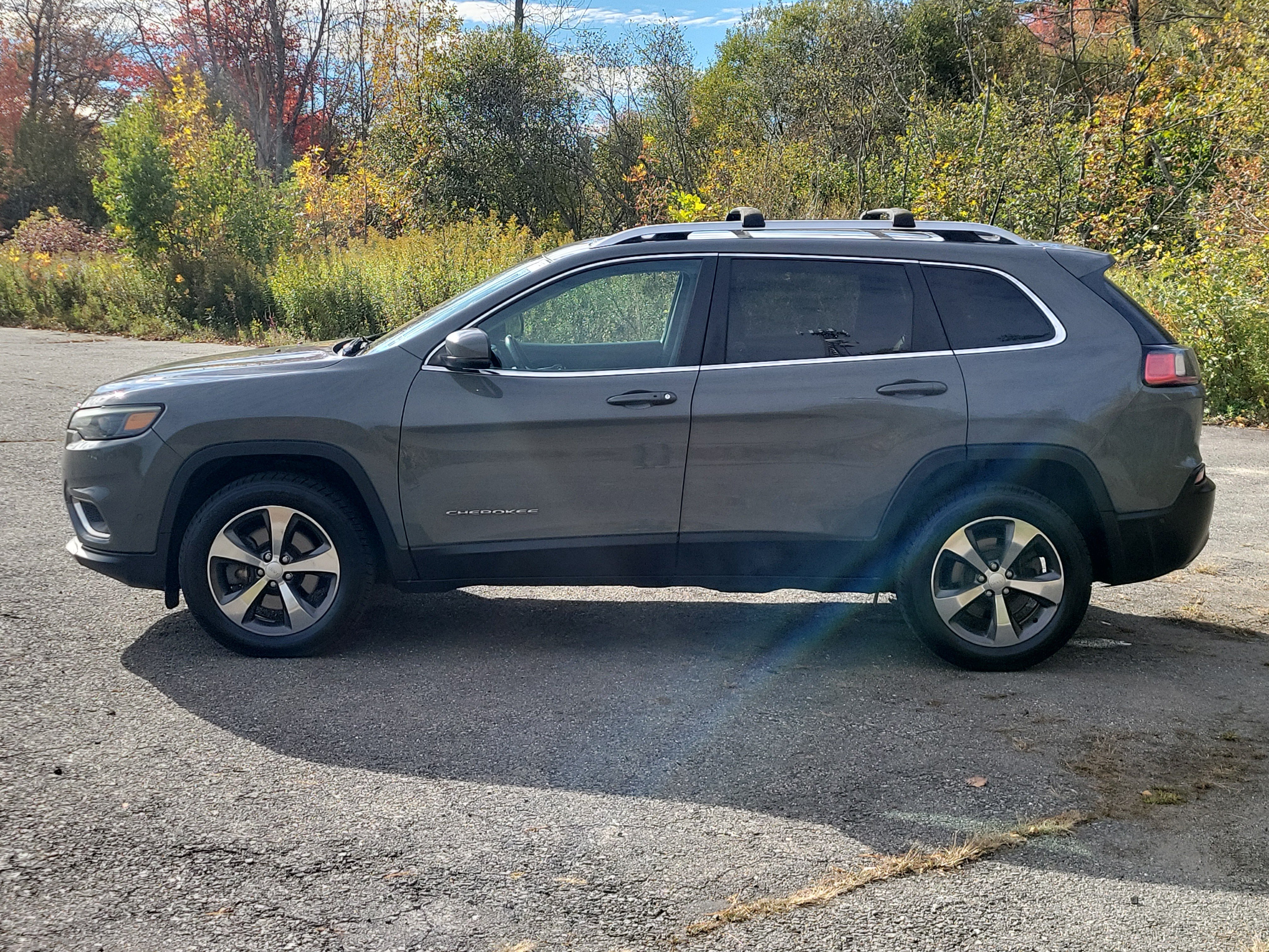 Used 2020 Jeep Cherokee Limited w/ Technology Group AWD/4WD image 8