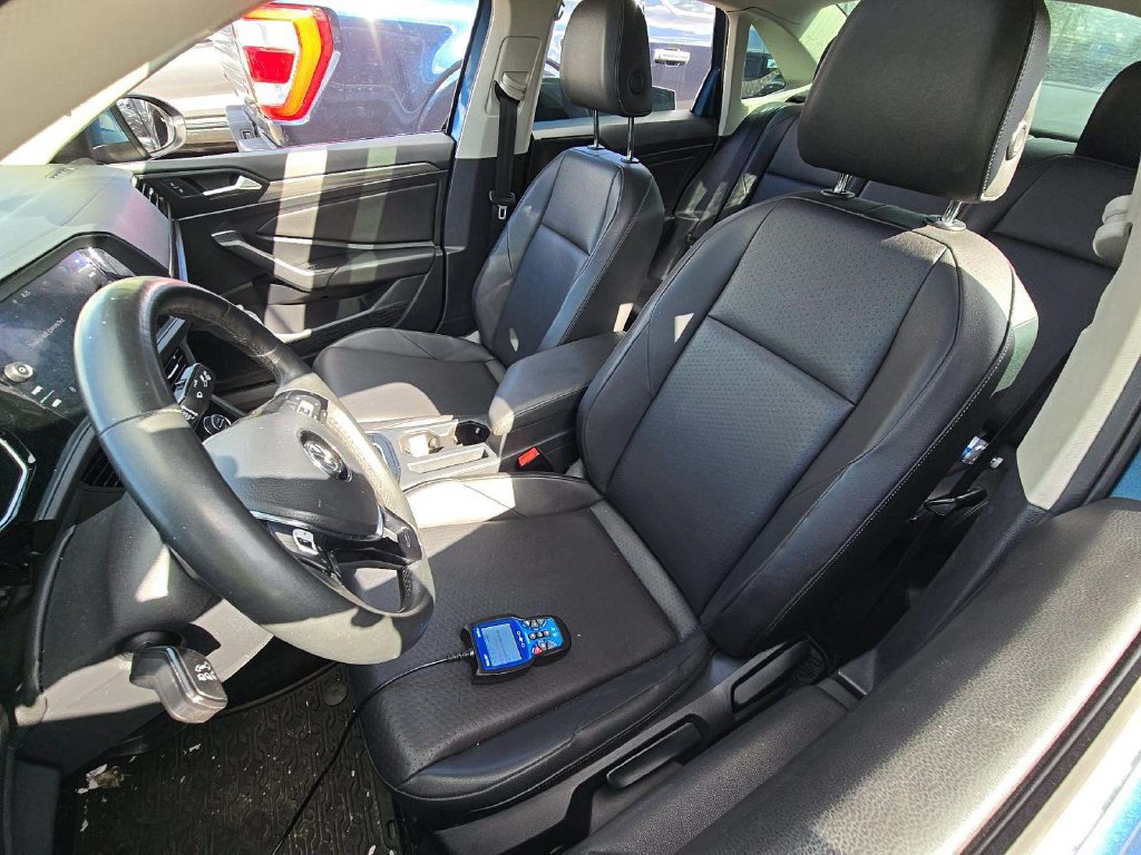 Used 2020 Volkswagen Jetta SEL FWD image 2