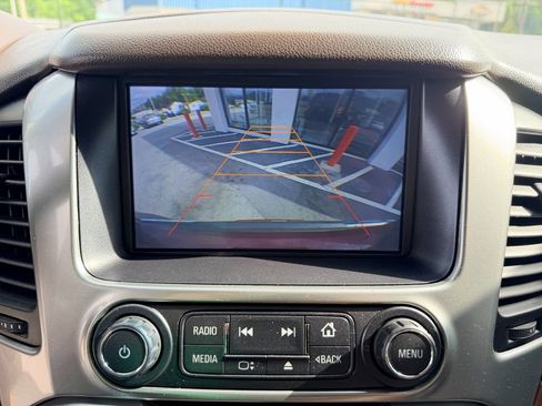 Used 2015 Chevrolet Suburban LTZ RWD image 23