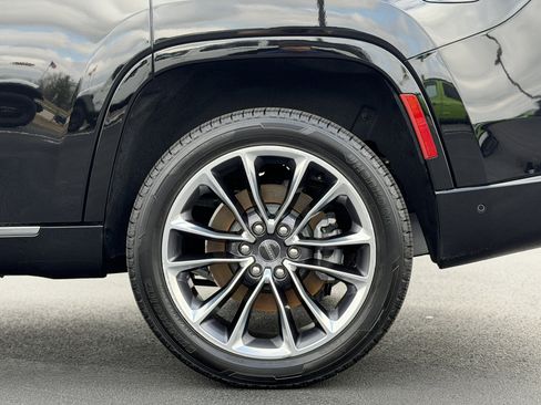 Used 2023 Jeep Wagoneer Series III w/ Premium Group I image 9