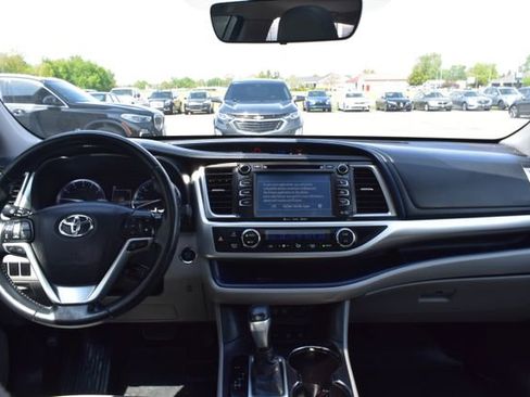 Used 2018 Toyota Highlander XLE w/ Protection Package #3 AWD/4WD image 37
