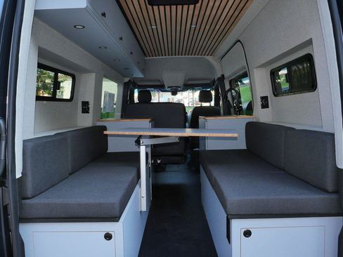 Used 2025 Mercedes-Benz Sprinter 2500 image 42