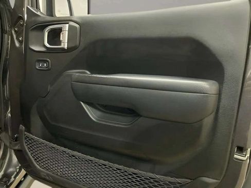 Used 2025 Jeep Wrangler Unlimited Rubicon AWD/4WD image 73