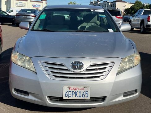 Used 2009 Toyota Camry LE FWD image 2