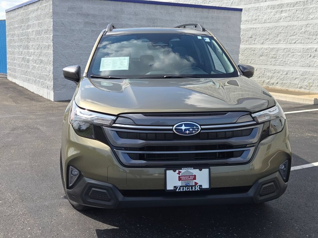 Certified 2025 Subaru Forester Premium w/ Protection Package (1PH) AWD/4WD image 4