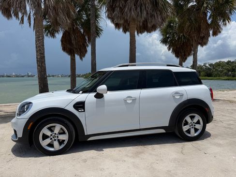 Used 2019 MINI Cooper Countryman FWD image 1