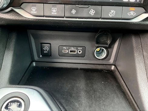 Certified 2025 Nissan Sentra SR FWD image 32