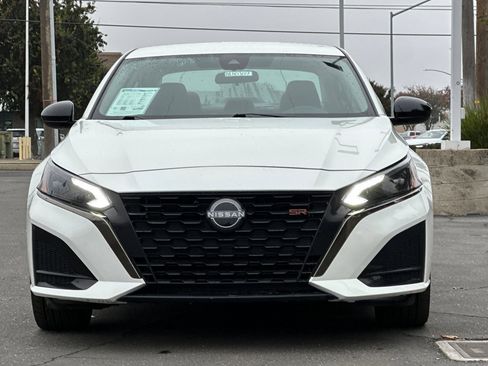 Certified 2023 Nissan Altima 2.5 SR image 9