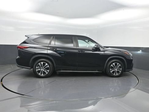 Used 2023 Toyota Highlander XLE FWD image 33