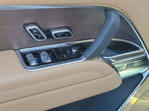 New 2026 Land Rover Range Rover SE image 24