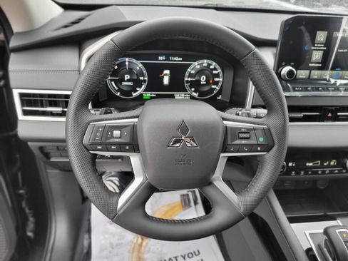 New 2025 Mitsubishi Outlander SE image 23