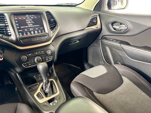 Used 2014 Jeep Cherokee Latitude image 23