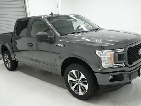 Used 2020 Ford F150 XL w/ Equipment Group 101A Mid AWD/4WD image 3