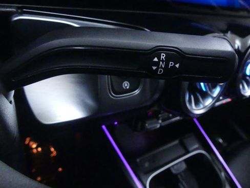 Used 2020 Mercedes-Benz GLB 250 4MATIC w/ Premium Package image 22