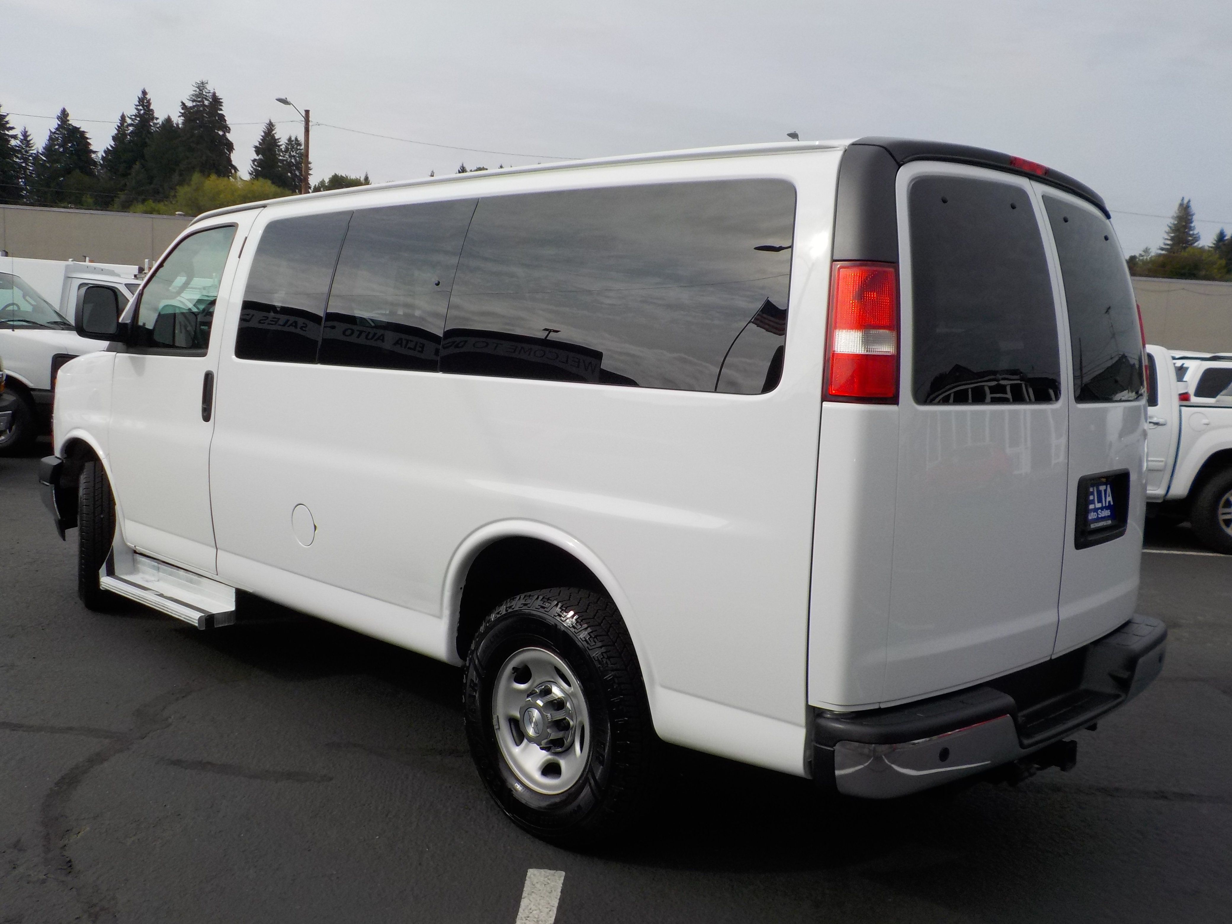 Used 2017 Chevrolet Express 3500 LT w/ LT Preferred Equipment Group RWD image 10
