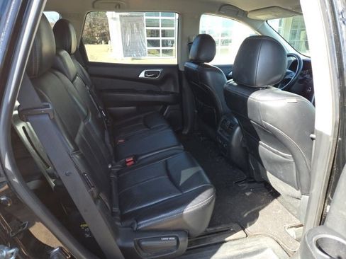 Used 2019 Nissan Pathfinder SL image 14