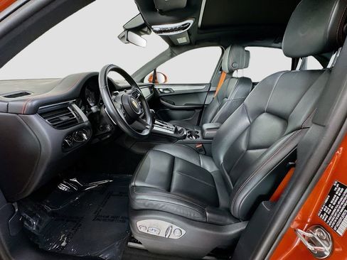 Certified 2023 Porsche Macan S AWD/4WD image 5