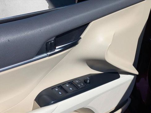 Used 2019 Toyota Camry LE FWD image 11