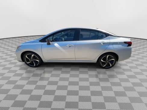 Used 2024 Nissan Versa SR FWD image 5