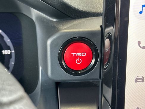Certified 2024 Toyota Tacoma TRD Off-Road w/ TRD Off Road Upgrade Package AWD/4WD image 20